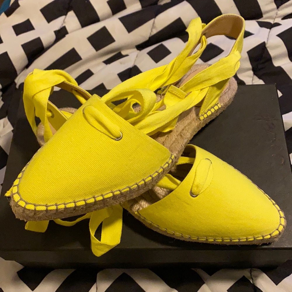 Gorgeous summertime tie up Sandals